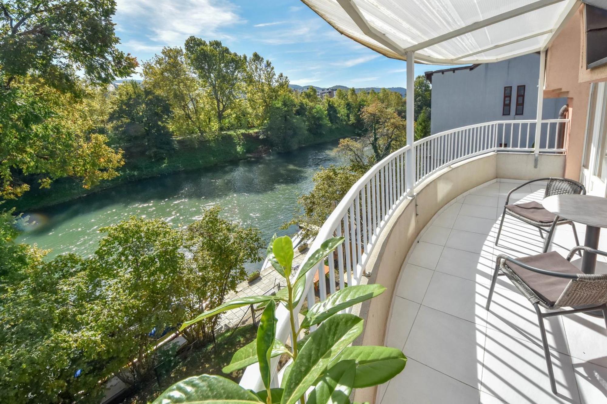 Apartment Riverfront Banja Luka Exteriör bild